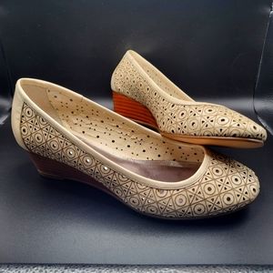 Alfani slip on wedges Size 7
